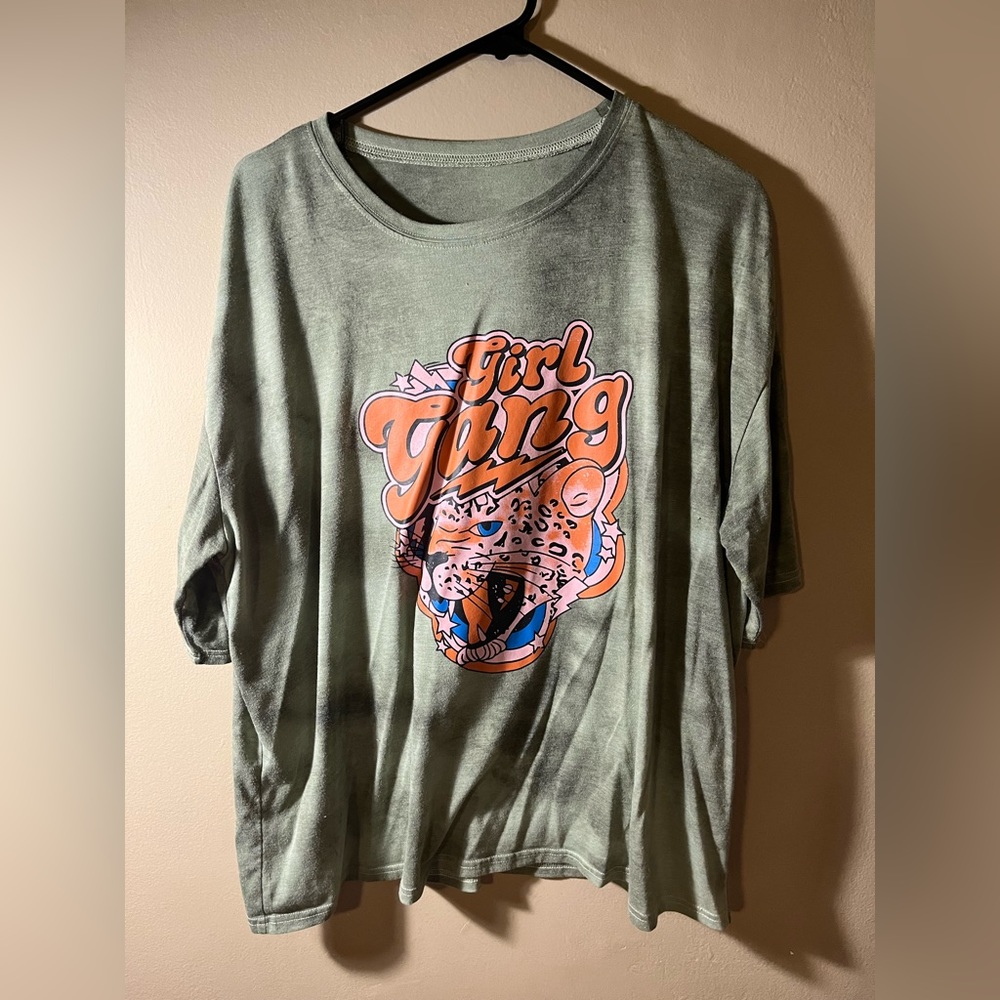 Oversized T shirt 🐯 💚 “Girl Gang”